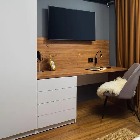 Golden Hour - One Bedroom - Next To Cismigiu Park And Victoria Avenue Апартаменти